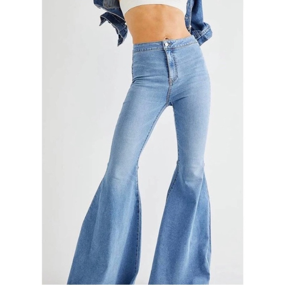 NWT Boohoo Tall Stretch High Rise Denim Flared Jeans Raw Hem Women’s Size 14